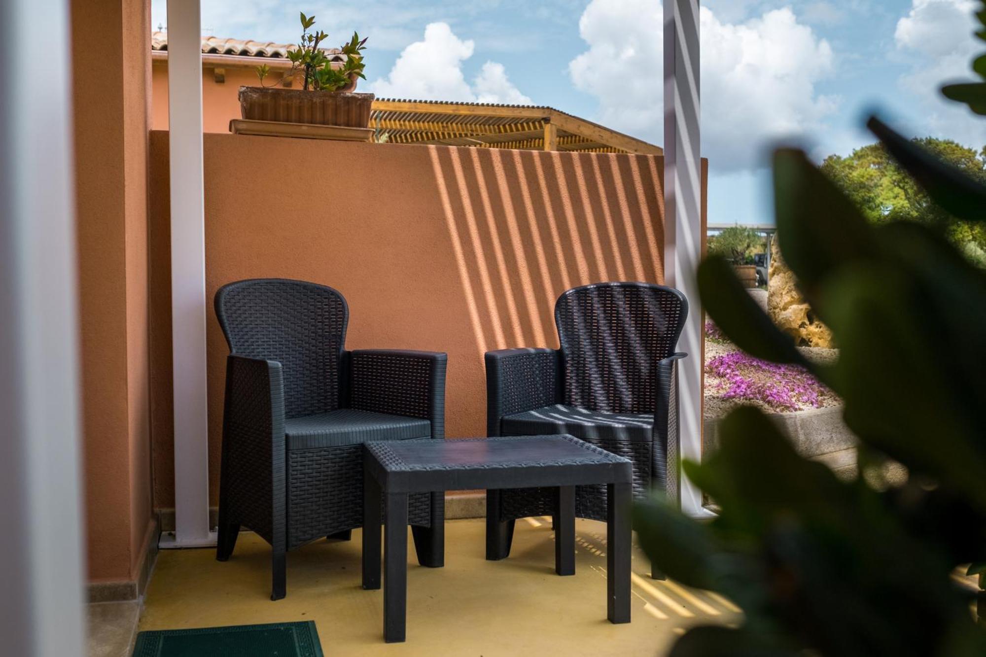 La Vinia Bed&Wine Experience - Adults Only Villa Sassari Oda fotoğraf