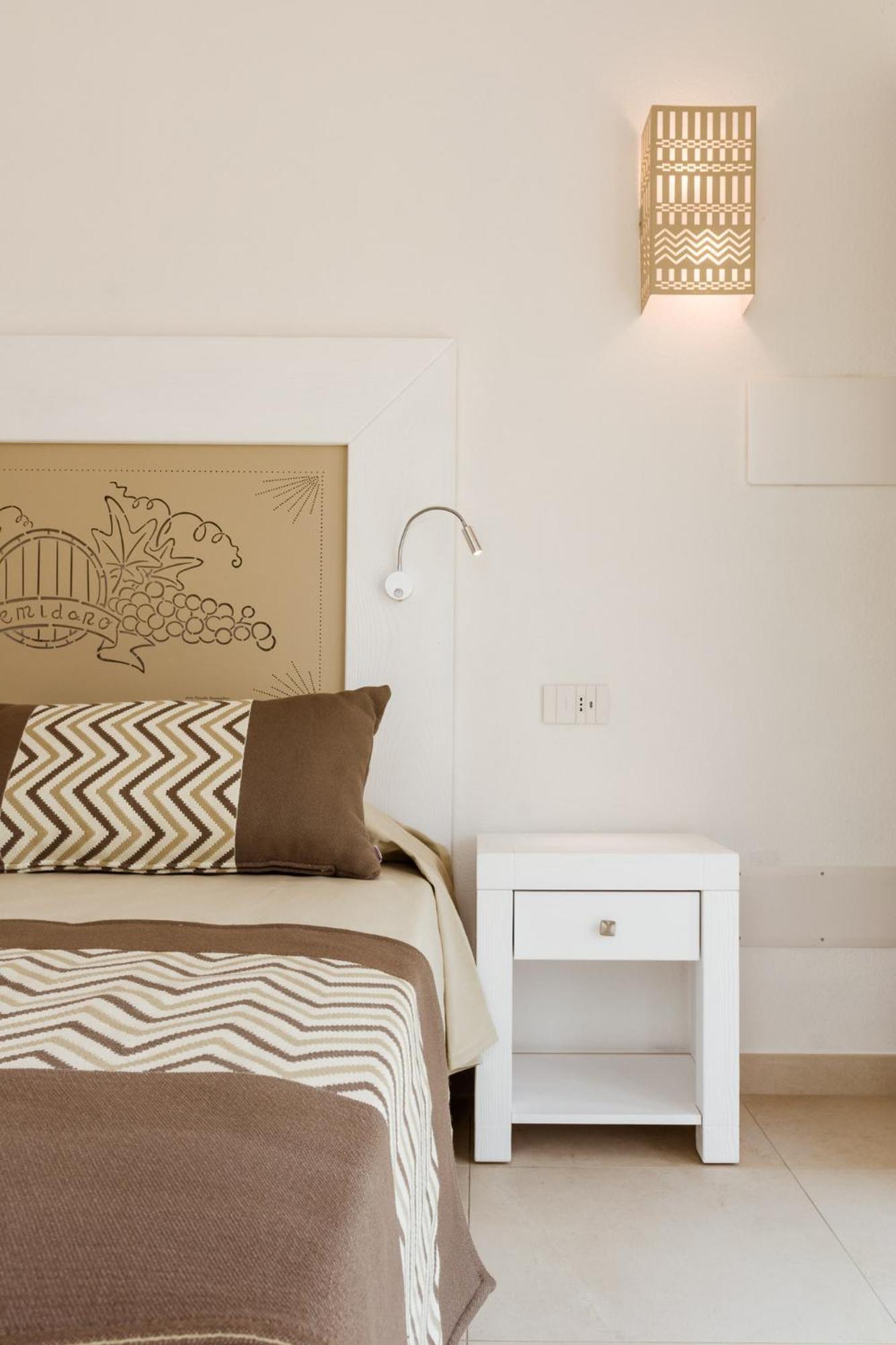 La Vinia Bed&Wine Experience - Adults Only Villa Sassari Oda fotoğraf
